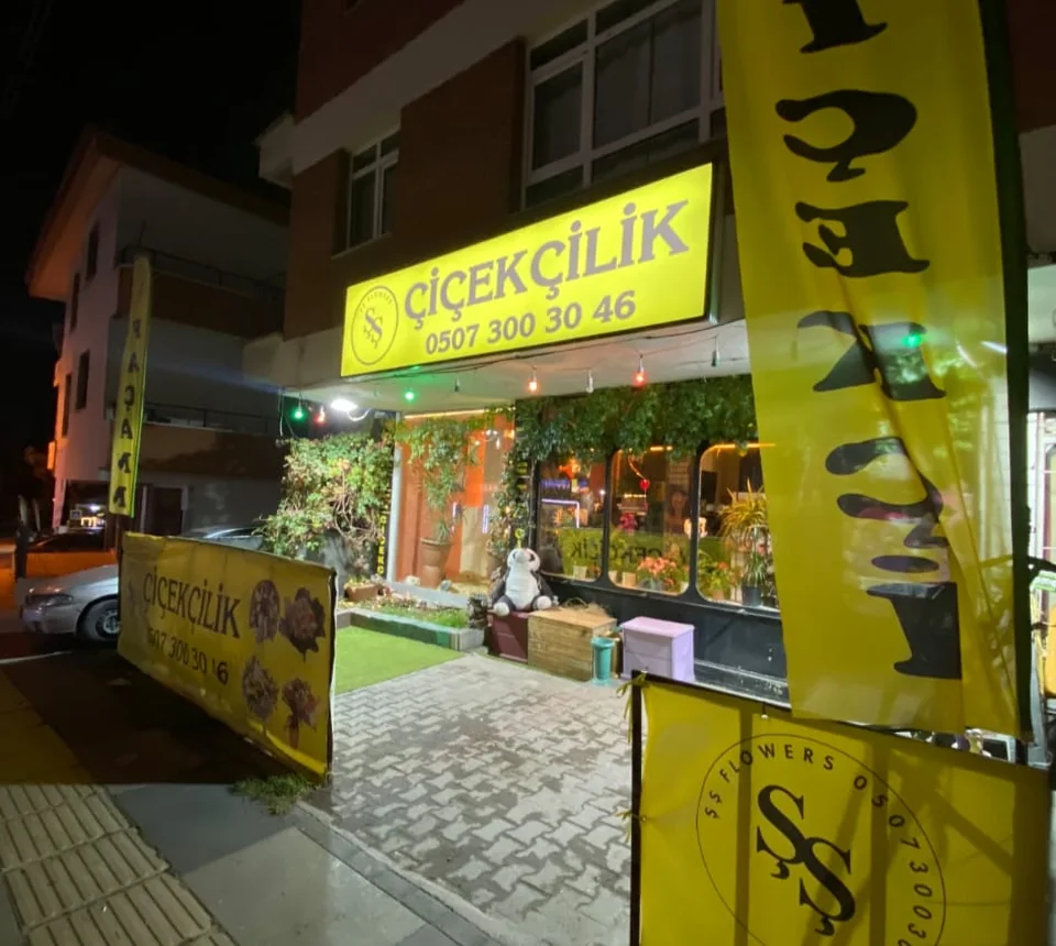 ŞŞ Çiçekçilik Yenimahalle mağazasının gece dış cephe görünümü